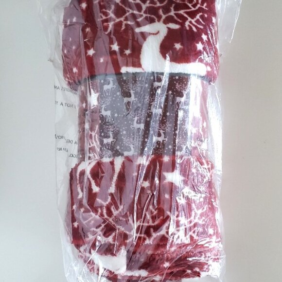 Velvet Touch Ultra Plush Christmas Holiday Printed Fleece Throw/Blanket-Reindeer - Picture 3 of 4